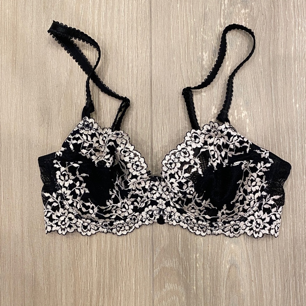 Wacoal Black and White Floral Lace Bra